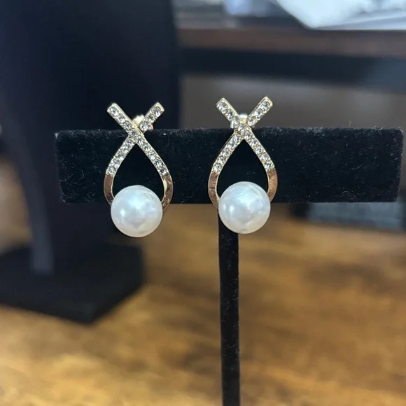 Pearl and Crystal Drop Earrings - Picture 1 of 1